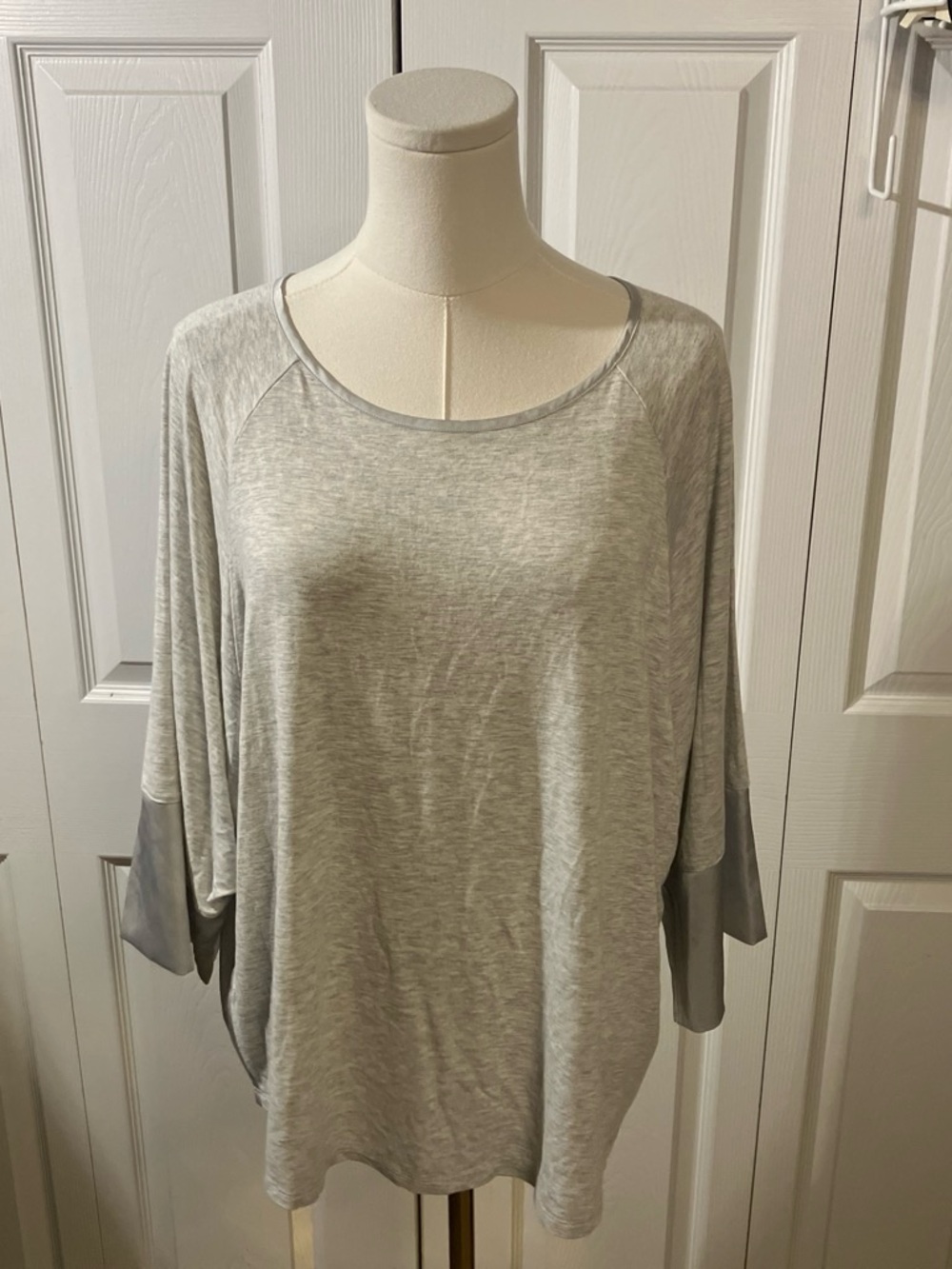 Express Light Gray Relaxed Scoop Neck Tunic